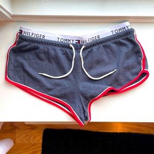 Tommy Hilfiger Shorts - Size M